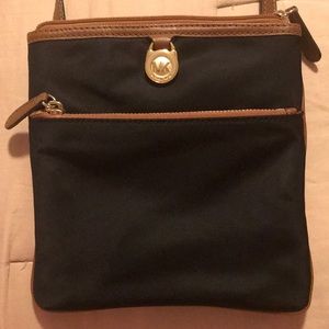 💯 Authentic Michael Kors Kempton Pocket Crossbody